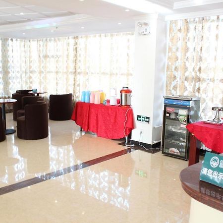 Greentree Wulumuqi Airport Hotel Urumqi Bagian luar foto