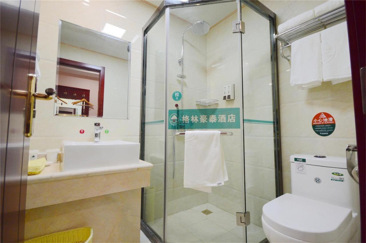 Greentree Wulumuqi Airport Hotel Urumqi Bagian luar foto